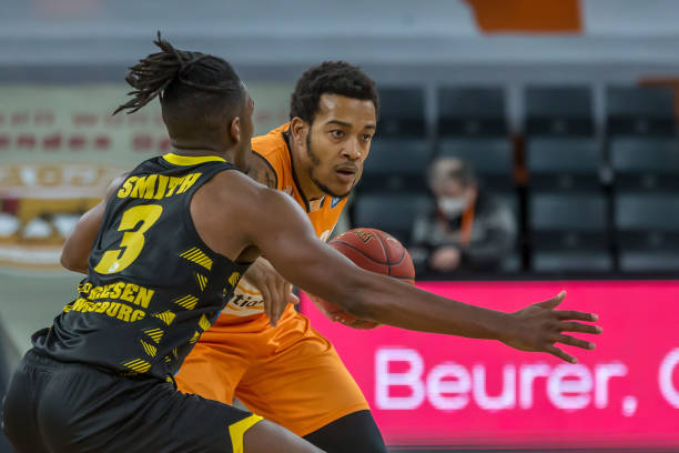 保持高昂的 保持高昂的